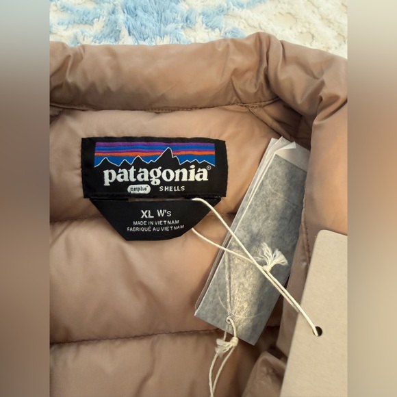 NEW Women’s Patagonia down vest XL - Picture 4 of 7